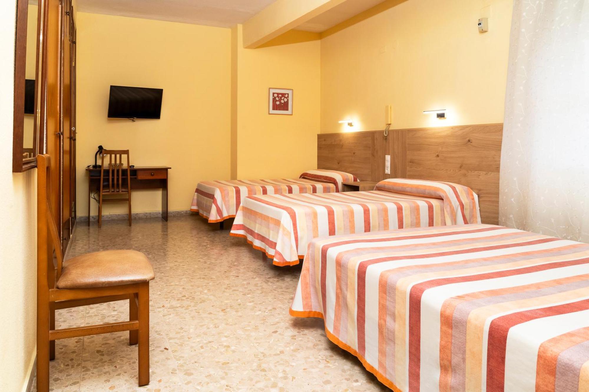 Hotel Borja Puig Buitenkant foto
